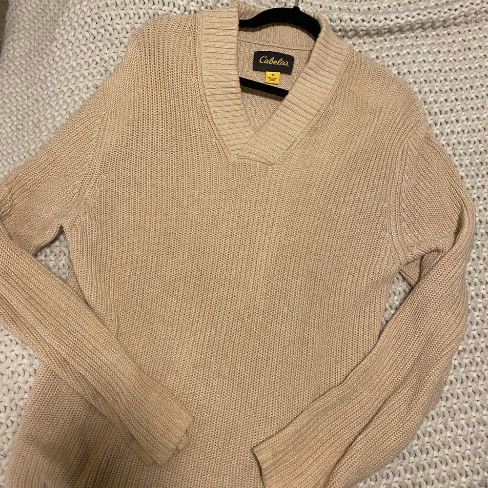 Cabelas sweater size medium